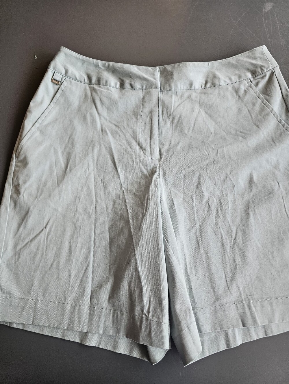 Liz Golf 9 Inch Golf Shorts Size 12 Button And Zipper Closure